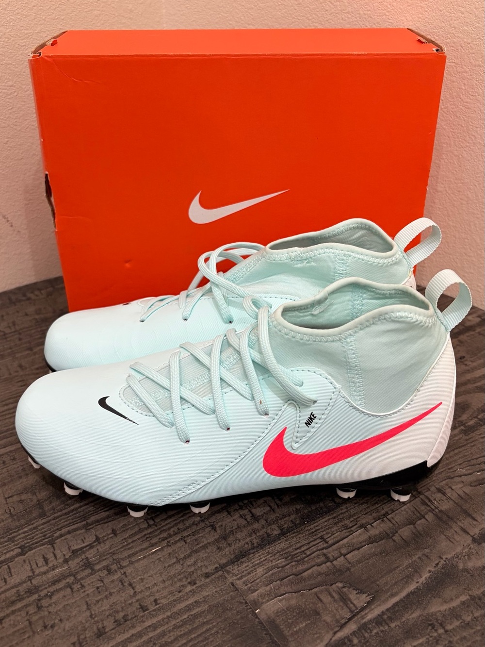 🚨NEW Nike Kids Soccer Cleats🚨
